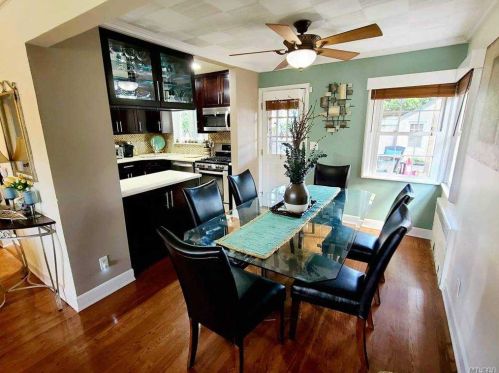 79 Berry St, Valley Stream NY 11580-3430 exterior