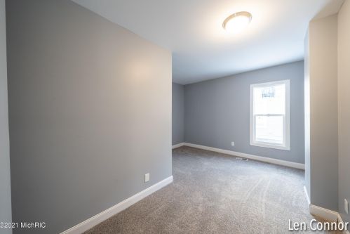 1921 Douglas Ave, Kalamazoo MI 49007-1638 exterior