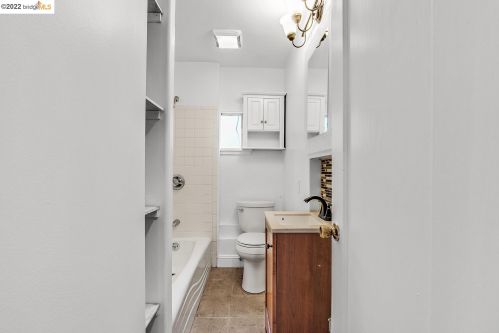 2736 Wallace St, Berkeley CA 94702-2232 exterior