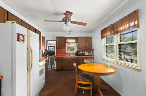 7633 Lk Wood Dr, Kalamazoo MI 49002-4337 exterior