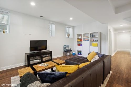 2425 Pensacola Ave, Chicago IL  60618-1607 exterior