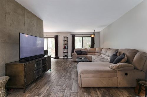 5 Sunstone Dr, Poughkeepsie, NY 12603-1073