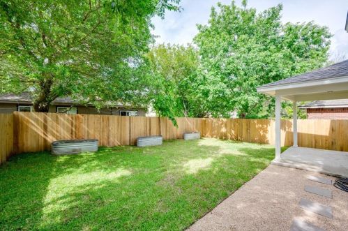 2202 Billy Fiske Ln, Austin TX  78748-2900 exterior
