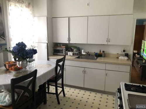 55 Clinton Pl, East Rutherford NJ 07073-1323 exterior