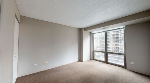 2 Erie St, Chicago IL 60611-2724 exterior