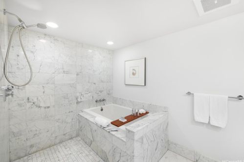 223 Saratoga Rd, Honolulu HI  96815-1942 exterior