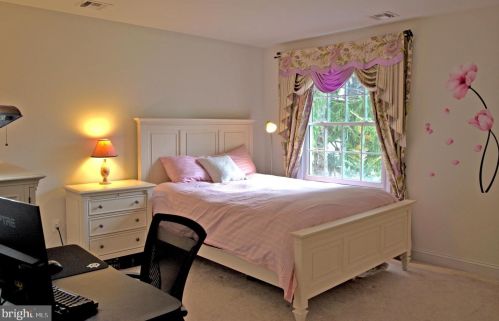 87 Leavitt Ln, Princeton NJ 08540-3921 exterior