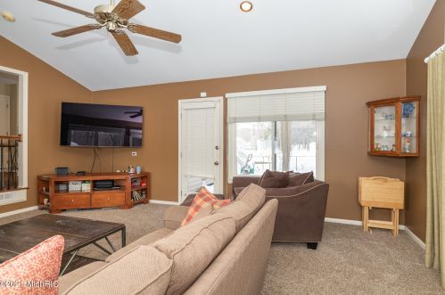 1360 Crooked Lk Dr, Kalamazoo MI 49009-8950 exterior