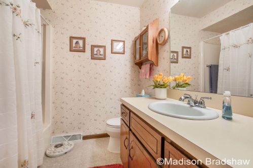 653 Andover St, Grand Rapids MI 49548-7608 exterior