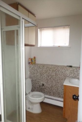 24 Oak Crst Dr, Huntington Station NY 11746-3920 exterior