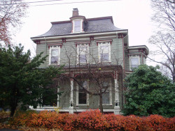 107 Park St, Newton, MA 02458-2041