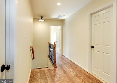 733 Rdg Dr, Mc Lean VA 22101-1620 exterior