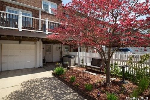 334 Cochran Pl, Valley Stream, NY 11581-3232