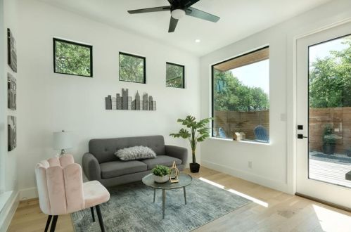 1113 Estes Ave, Austin TX 78721-2629 exterior