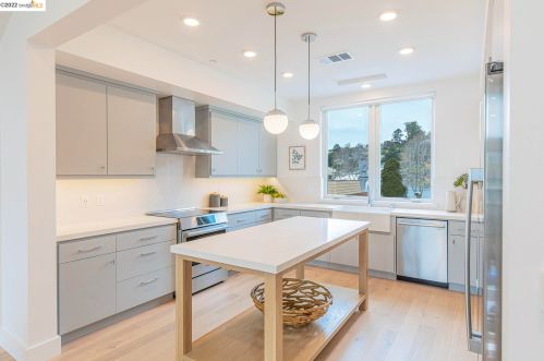 636 Kains, Berkeley CA 94706-1219 exterior