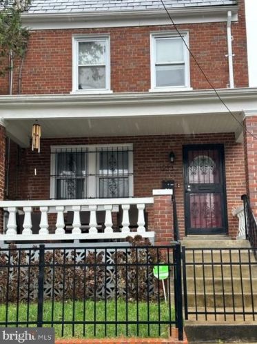 1233 Savannah Pl, Washington DC  20032-4546 exterior