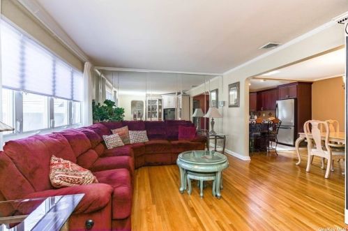 335 Arkansas Dr, Valley Stream, NY 11580-1835