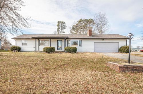 1503 Finn Dr, Lebanon MO 65536-3950 exterior