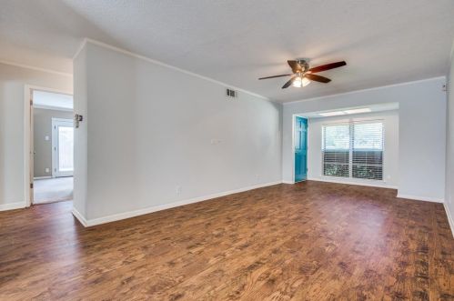 1212 Farnham Ct, Irving TX  75062-7502 exterior