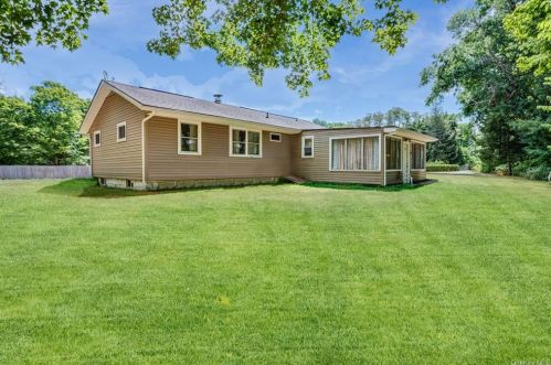 9 Toomey Dr, Poughkeepsie NY 12603-4215 exterior