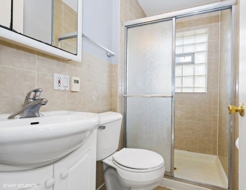 6710 Artesian Ave, Chicago IL 60645-5301 exterior