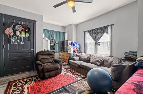 2861 7 St, Milwaukee WI 53215-3907 exterior