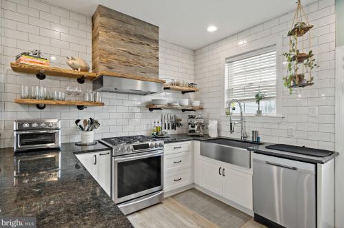 912 American St, Philadelphia PA 19140-5726 exterior