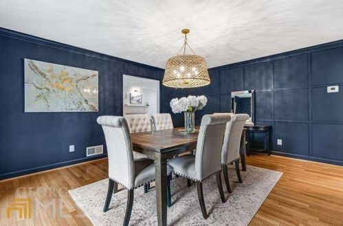 6160 Heards Creek Dr, Atlanta GA  30328-3635 exterior