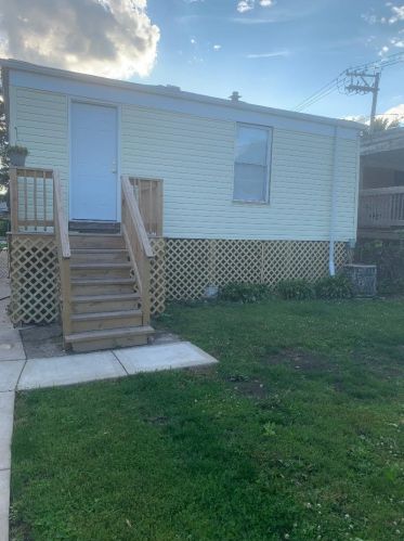 9319 Cregier Ave, Chicago IL 60617-3631 exterior