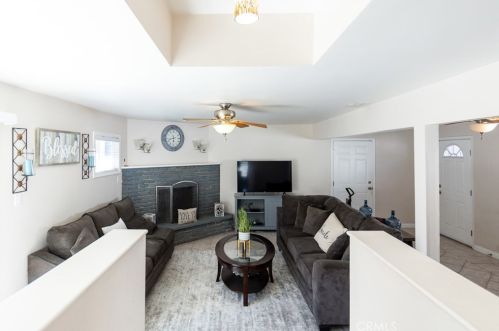 9926 Rosecrans Ave, Bellflower CA 90706-2464 exterior