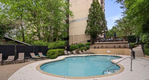 1 Biscayne Dr, Atlanta GA 30309-1090 exterior