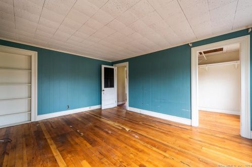 1075 Poquonock Ave, Windsor CT 06095-1234 exterior