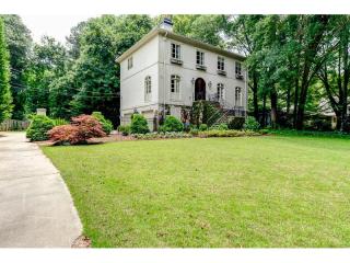 976 Peachtree Battle Cir, Atlanta, GA 30327-1322