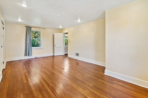 1986 Chalfant St, Pittsburgh PA 15221-1202 exterior