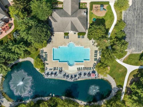 1039 Bloomview Cir, Rochester MI 48307-1728 exterior