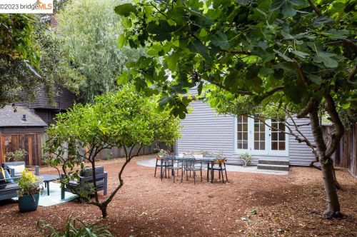 2643 Hillegass Ave, Berkeley CA 94704-3313 exterior