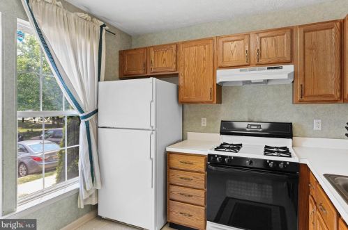 224 Foxtree Dr, Glen Burnie MD 21061-6347 exterior