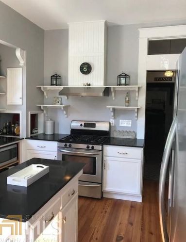 1528 Cambridge Ave, Atlanta GA 30337-2110 exterior