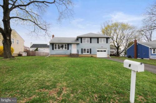 8 Maplehurst Ln, Piscataway, NJ 08854-3502