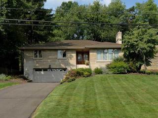 1042 Lakemont Dr, Pittsburgh PA  15243-1817 exterior