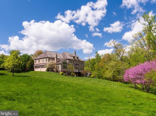 271 Blackburn Dr, Berwyn PA  19312-2801 exterior