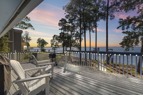 4532 Bayside Dr, Milton FL  32583-8422 exterior