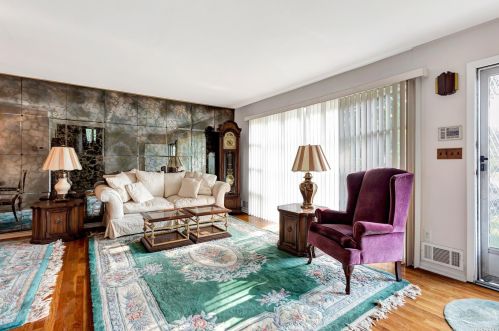 27 Pawnee Dr, Commack NY 11725-4211 exterior