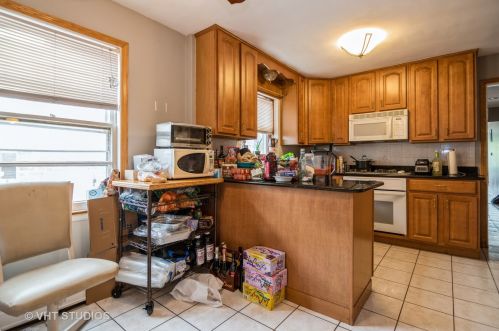 3004 Touhy Ave, Chicago IL 60645-2938 exterior