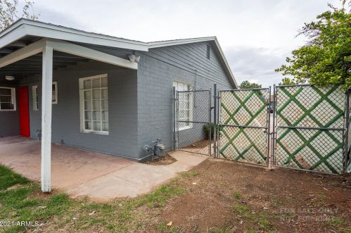 2611 Augusta Ave, Phoenix AZ 85021-7084 exterior