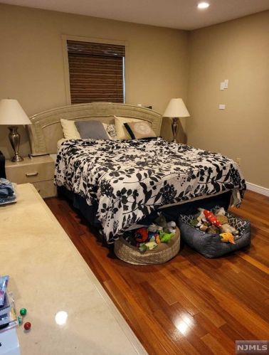 578 Holly Ct, Mahwah NJ 07430-3437 exterior