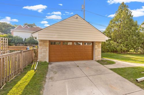 185 85th St, Milwaukee WI  53226-4601 exterior