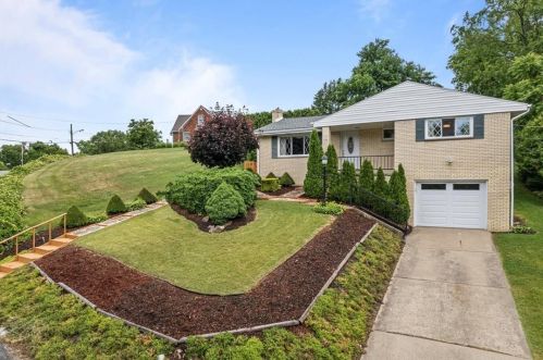 62 Ehle Ave, Moon Twp, PA 15108-3741