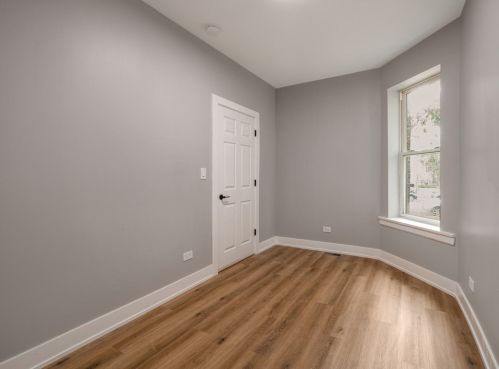 6804 Champlain Ave, Chicago IL 60637-4115 exterior