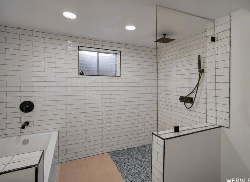 11104 Londonderry Dr, Sandy UT 84070 exterior